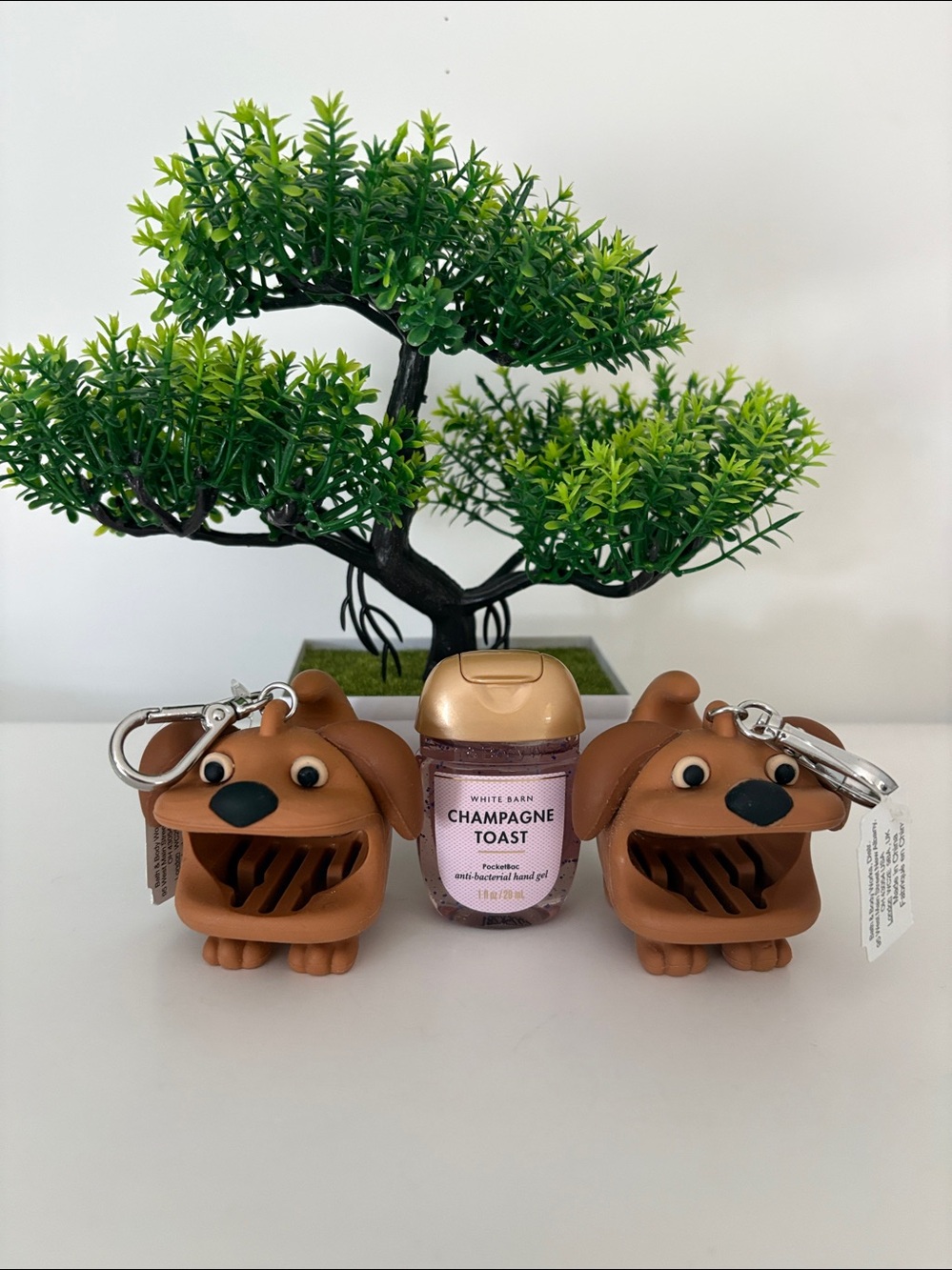 Bath & Body Works Dachshund Hand Sanitizer Holder Keychain (2) & Sanitizer